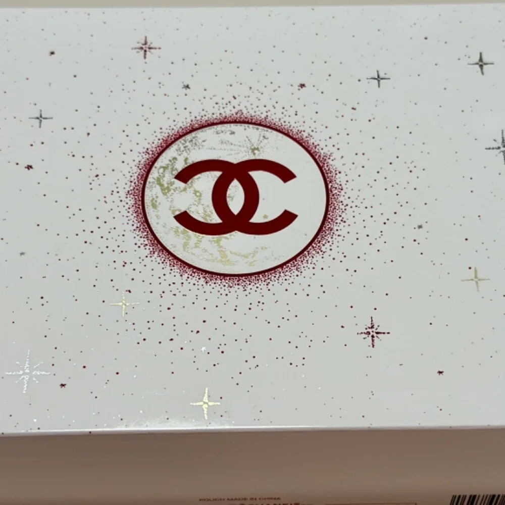 CHANEL New Makeup Bag 2022 Holiday. ♥️RED Tweed Pouch in Box NIB. VALENTINES 🎁 - Picture 4 of 5